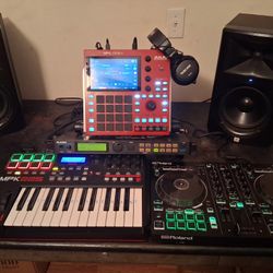 Akai MUSIC PRODUCTION STUDIO 