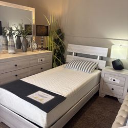 Beautiful Twin Bed set 