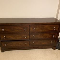 Dresser With Mirror