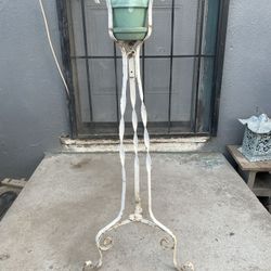 Metal Plant Stand w/Pot