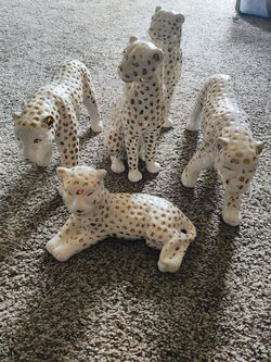 Leopard statues