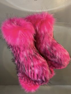 Rosie Pink Faux Fur Boots size 6.5, 7 Message True Size & Order