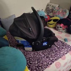 Safety First Newborn Carseat