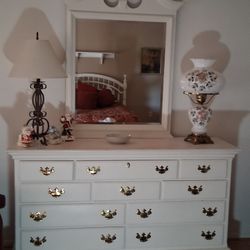 Dresser With Mirror