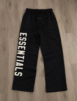 BLACK ESSENTIALS SWEATPANTS