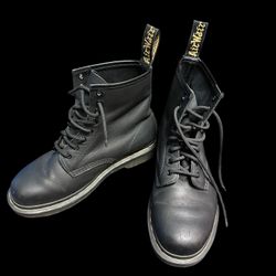 Dr. Martens Black Boots . Men’s . Size 7