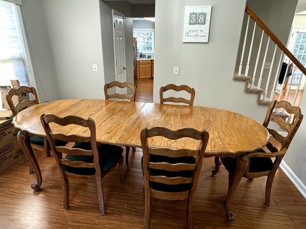 Dining Table & Chairs
