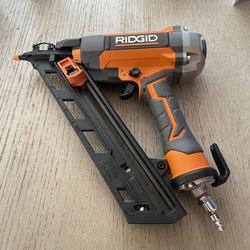 RIDGID Pneumatic 15-Gauge 2-1/2 in. Angled Finish Nailer with CLEAN DRIVE Technology