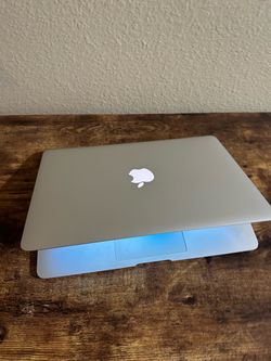 Dual OS MacBook Air (2017) – Intel Core i7 / 8GB RAM / 128GB SSD – Runs Fast & Smooth!