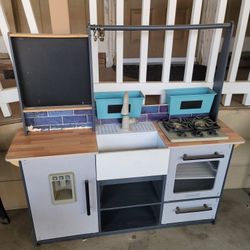 Kids Play Kitchen