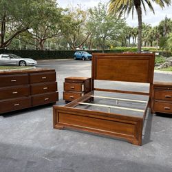 Beautiful Bedroom Set Queen Size Solid Wood Brown Color In Excellent Condition by Ly Furniture 