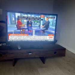 LG TV 50 INCHES WITH ROKO