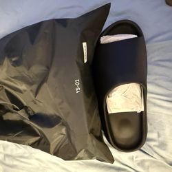 Black Yezzy Slides Multiple Sizes 