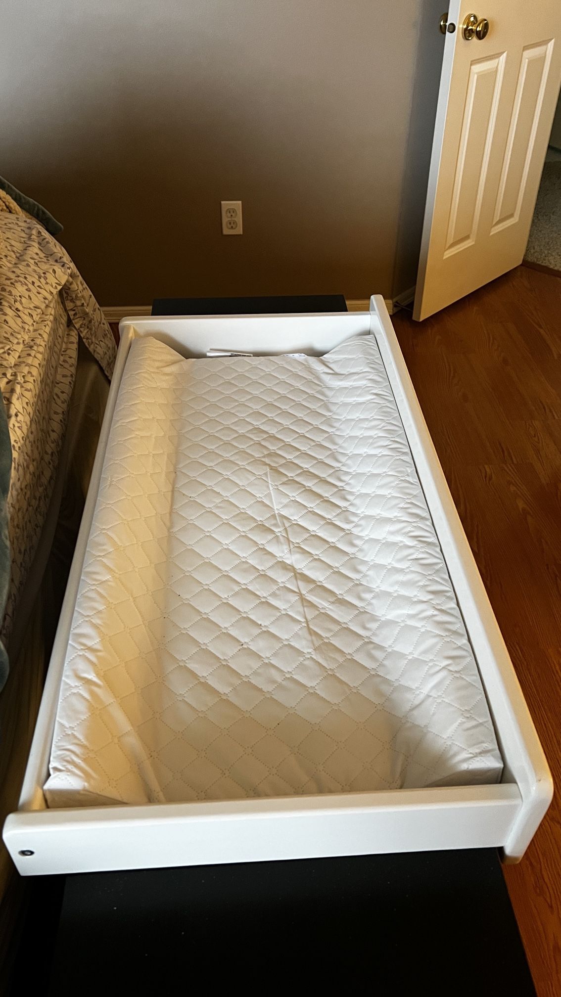 Delta Childrens Changing Top And Pad