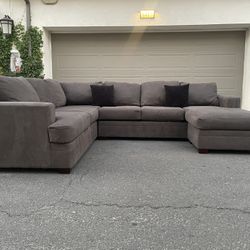 Stunning Gray Sectional Couch In Excellent Condition - Free Delivery 🚚 