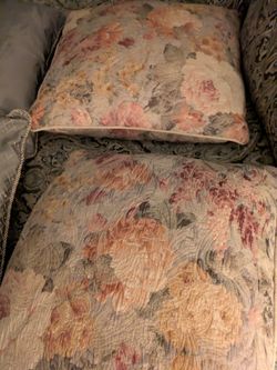 Decorative throw pillows
