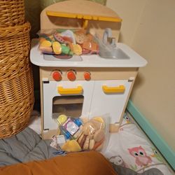 Hape Play Kitchen And Accessories  20x25x12.5