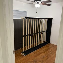 Cama Quen blanca moderna +colchón y mesita excelente estado