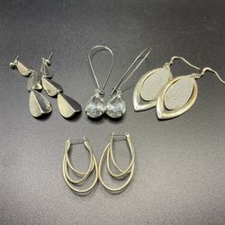 Women’s Earnings Silver Tone (untested)