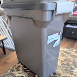 Pet Food Secure Storage CLEAN