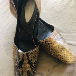 Liz Claiborne Flex Shoes With Gold Kitten Heels. Each Has Unique Reptile Leather Design. Sz 9 1/2