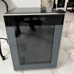 Like New Avanti Wine Cooler 