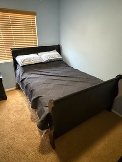 Black full size bed