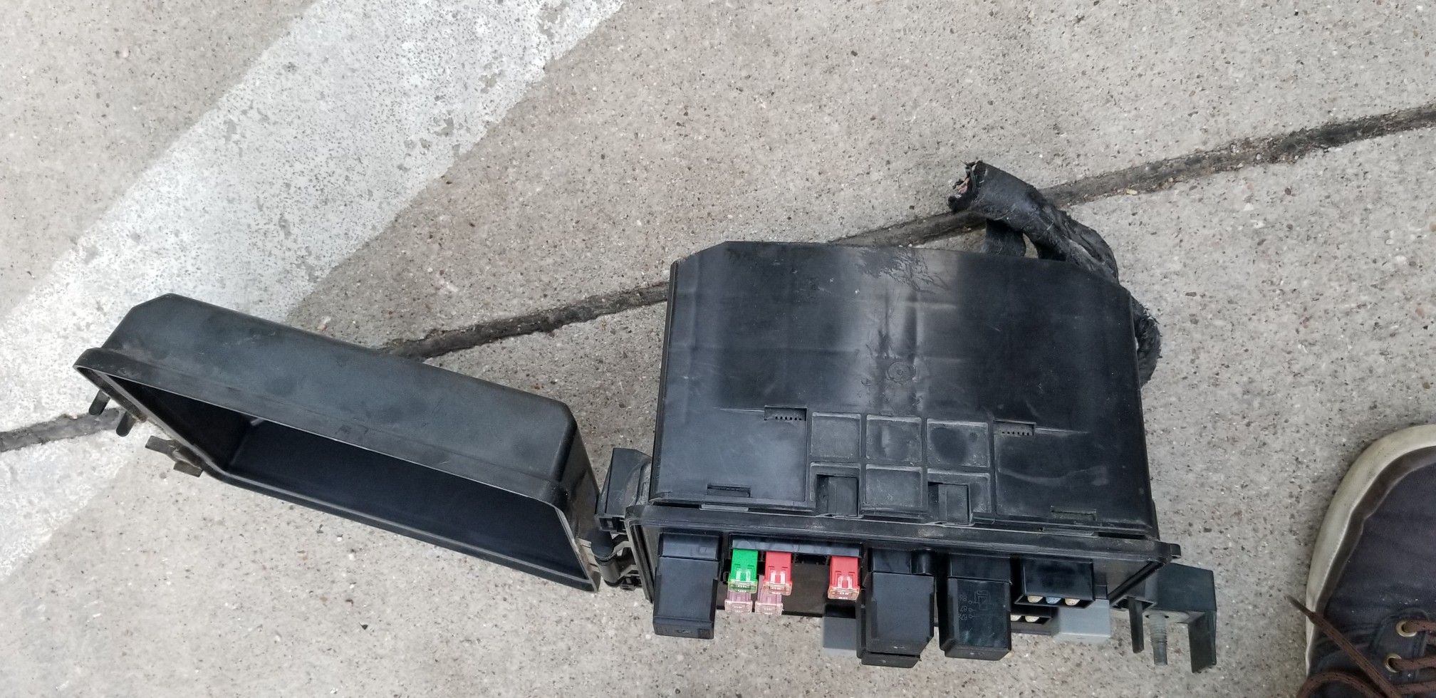 fuse box 2010 dodge charger sxt 3.5l P04692270AH A