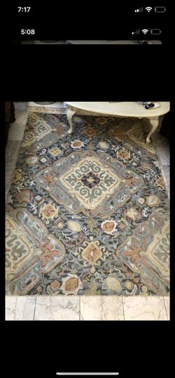 80x60 accent rug. Made in India.