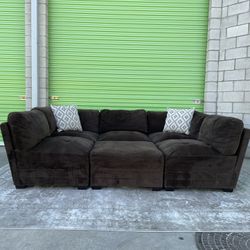 *Free Delivery* Modular Sectional Couch Sofa & Ottoman 