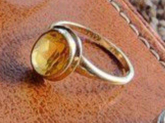 Materials: 14 karat gold
Gemstone: Oval Citrine - 
Ring size: 5.25 US