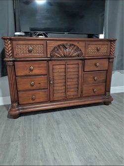 Beautiful piece (deliver available)