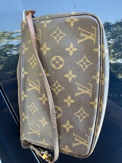 Louie Vuitton purse wallet use