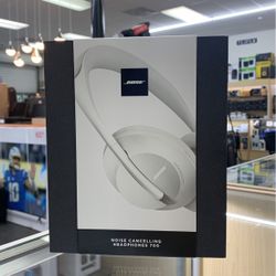 Bose 700 Bluetooth & Noise Canceling Headphones White