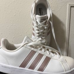 Adidas Tennis Shoes Size 9 1/2