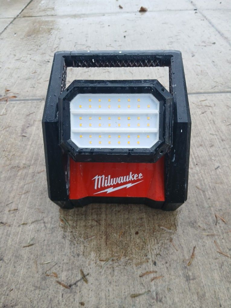 Milwaukee Flood Light