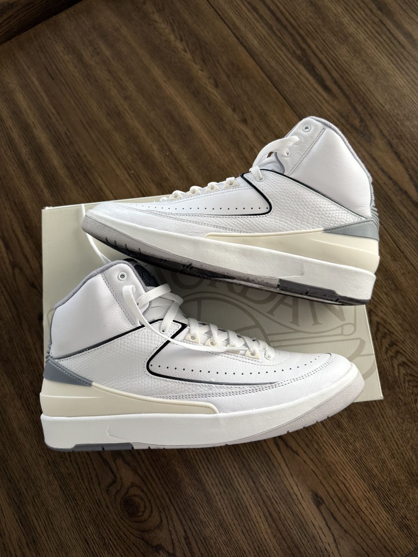 Jordan 2 Retro Cement Grey Sneakers Size 10 Men’s