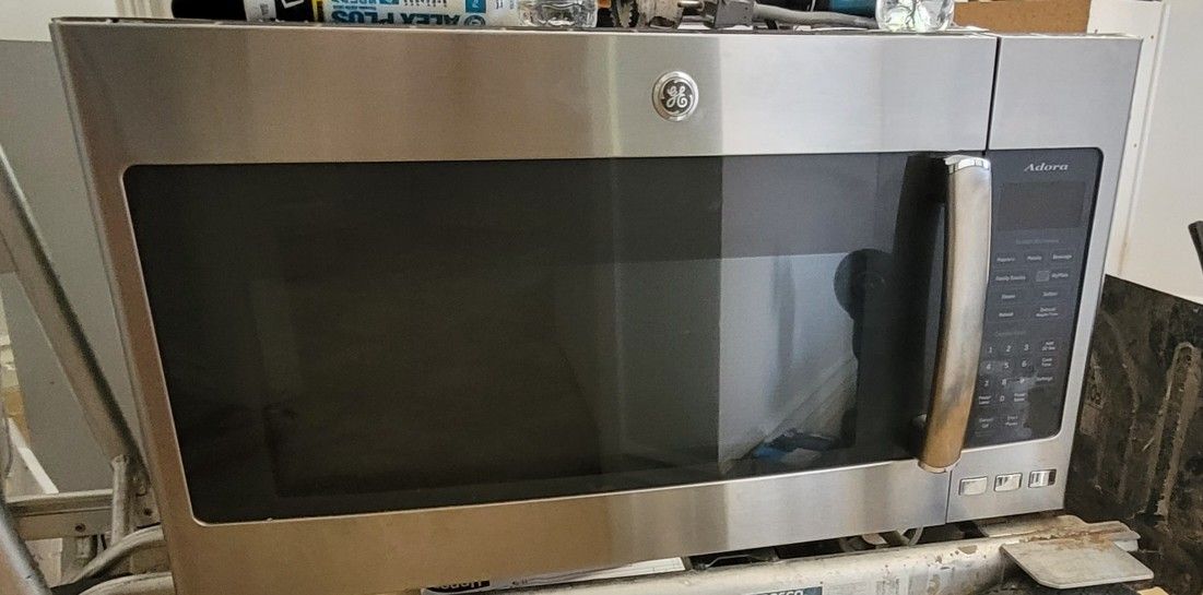 GE Top Range Microwave-Good Condition