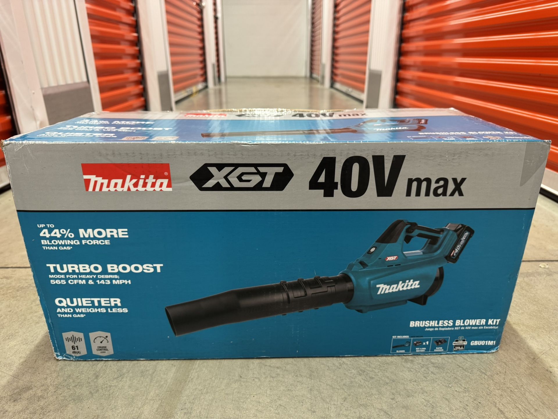 Makita XGT 40V Max Brushless Cordless Leaf Blower Kit with 4.0Ah Battery and Rapid Charger