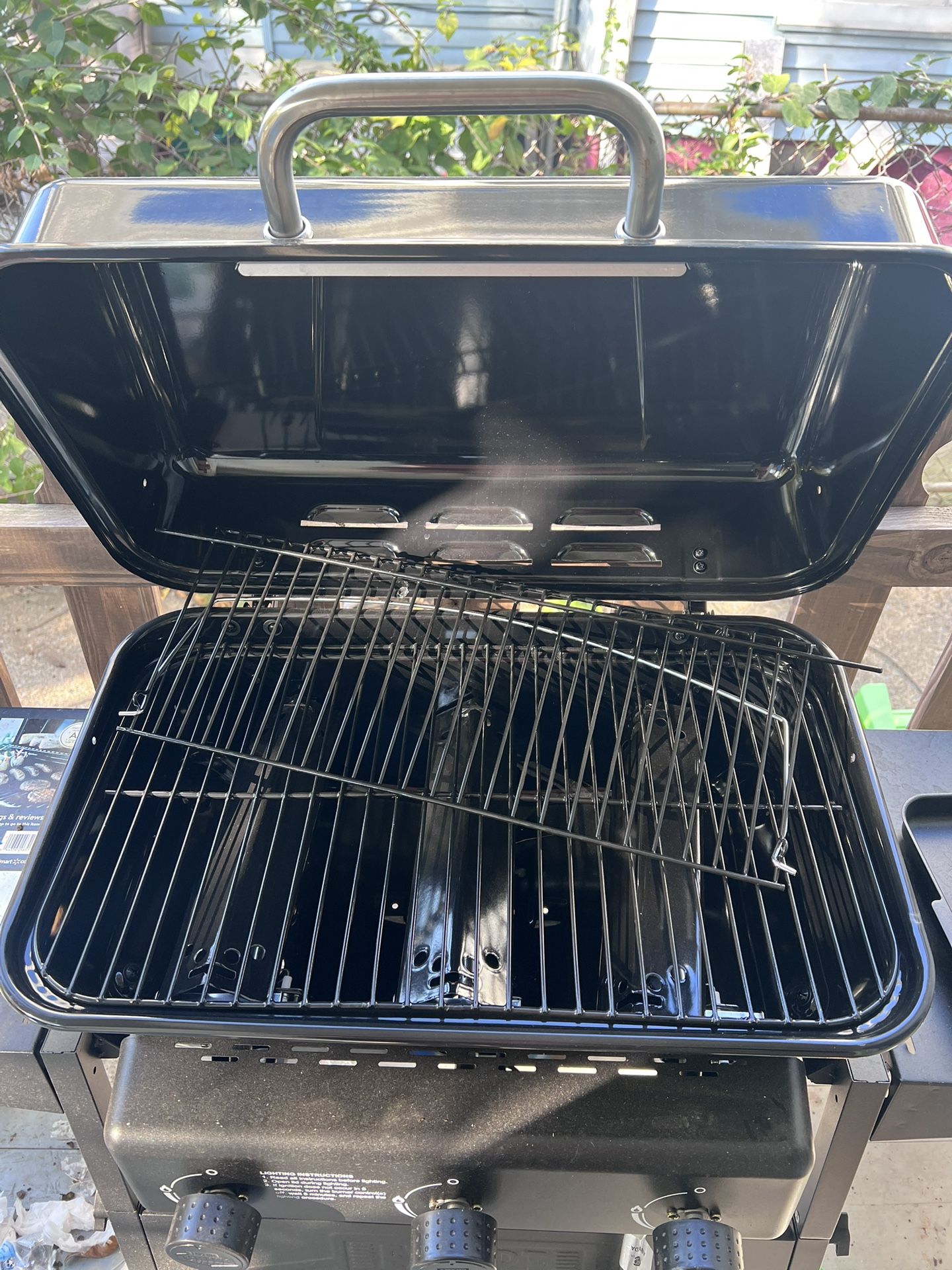 Gas grill comes with new 10g gas tank