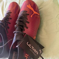 Size 6 Puma  Soccer Cleats