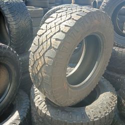 SET DE LLANTAS USADAS GOODYEAR AT LT 265 70 17