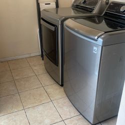 LG Washer And Dryer  Set $700