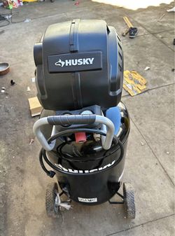 1.7 HP, 200 PSI, 30 Gal., 5.1 SCFM 90 PSI, Single-Stage, Oil Free Portable Vertical Electric Air Com