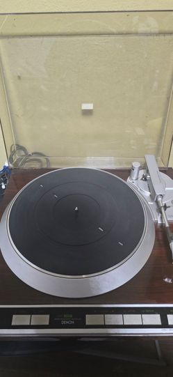 B&W (Bowers & Wilkins) speakers 🔊  and Denon TurnTable