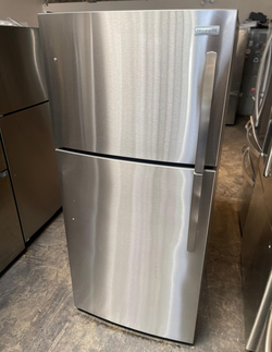 Deal: Stainless Frigidaire Top Mount – clean inside, ready to go