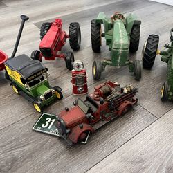 Vintage  3 Big Metal Tractors Jhon deer Scale 1/16 and other vintage collectibles 50 for everything in the picture 