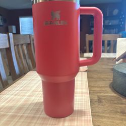 EUC STANLEY 40 Oz Camelia 