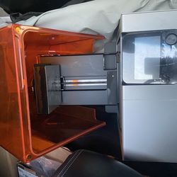 FORMLABS 2 3D PRINTER (USED ONCE)