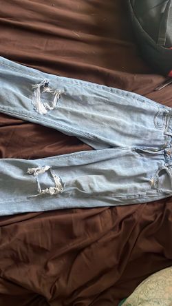 American eagle straight ripped jeans size 4 light wash